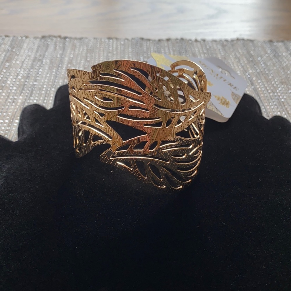 Gold bracelet